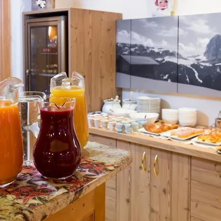 Marina Contacless Check In فندق مبيت وإفطار Santa Cristina Val Gardena