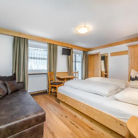 Marina Contacless Check In فندق مبيت وإفطار Santa Cristina Val Gardena